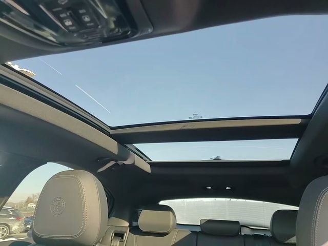 Used 2024 Alfa Romeo Stelvio Veloce AWD/4WD image 31