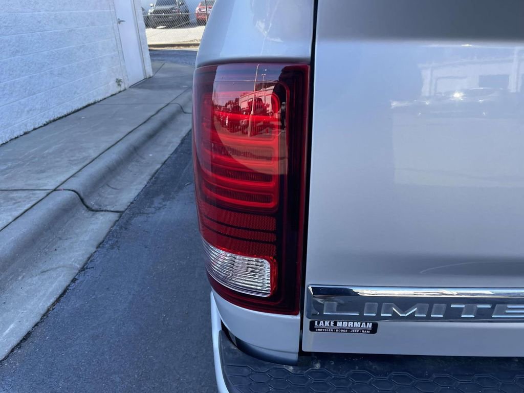 Used 2017 RAM 1500 Limited image 18