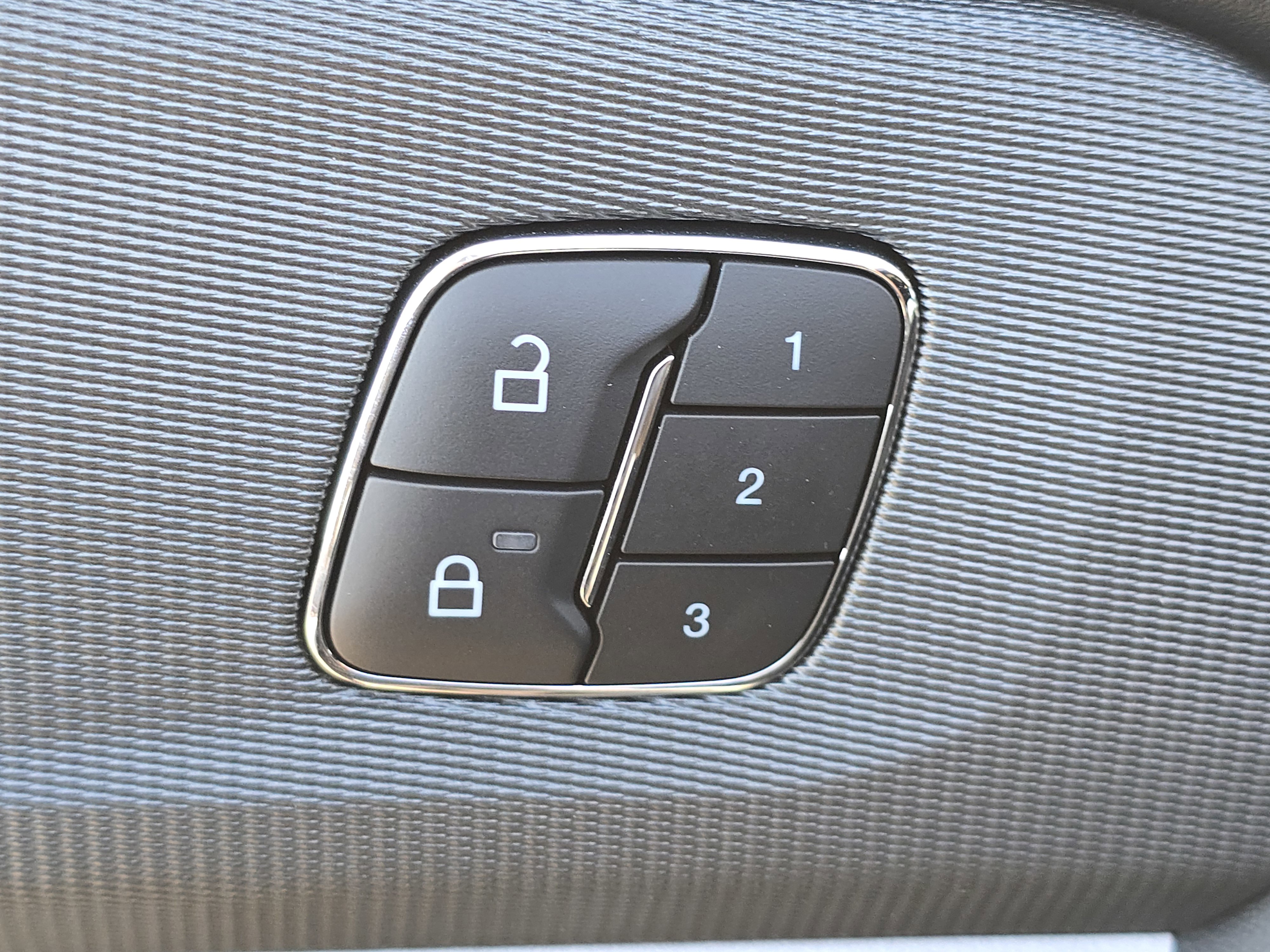 Used 2025 Ford Explorer ST image 17