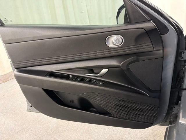 Used 2022 Hyundai Elantra SEL w/ Convenience Package FWD image 21