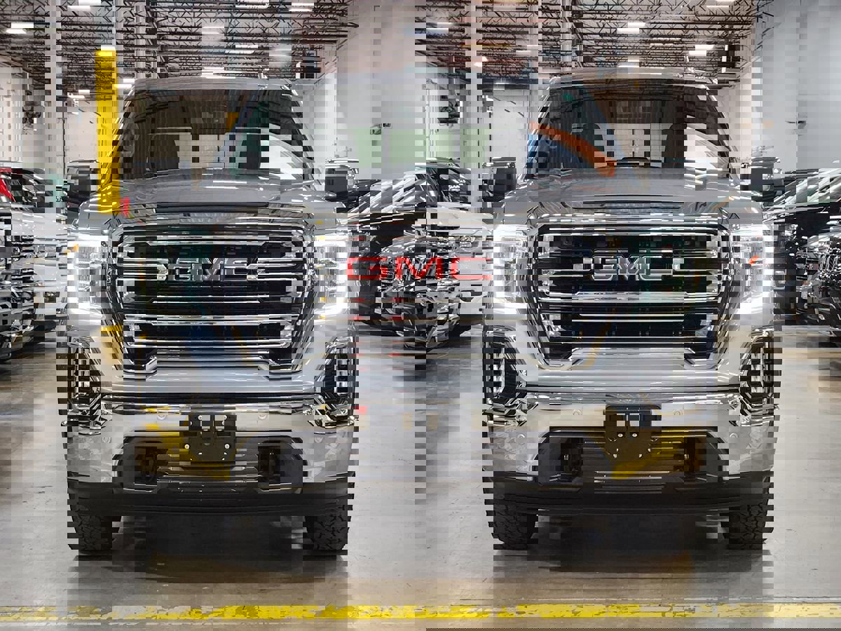 Used 2021 GMC Sierra 1500 SLT image 2