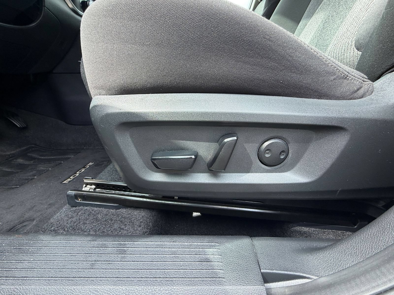 Used 2025 Nissan Rogue SV AWD/4WD image 21