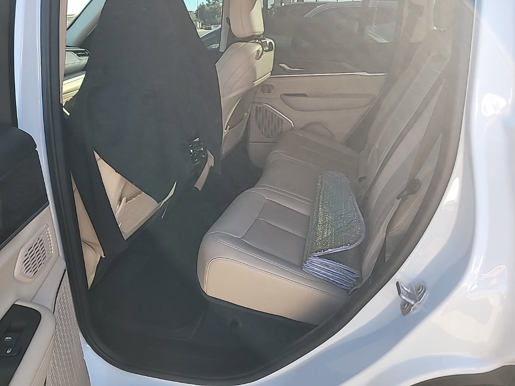 Used 2022 Jeep Grand Cherokee Limited image 6