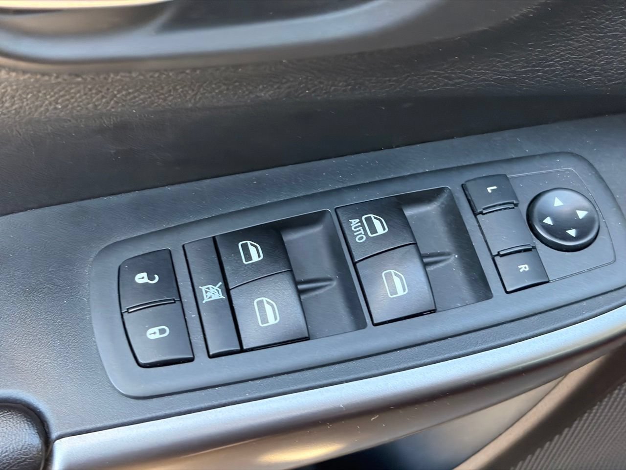Used 2020 Jeep Cherokee Latitude w/ Cold Weather Group AWD/4WD image 21