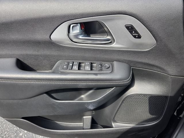 Used 2026 Chrysler Pacifica Limited w/ S Appearance Package FWD image 35