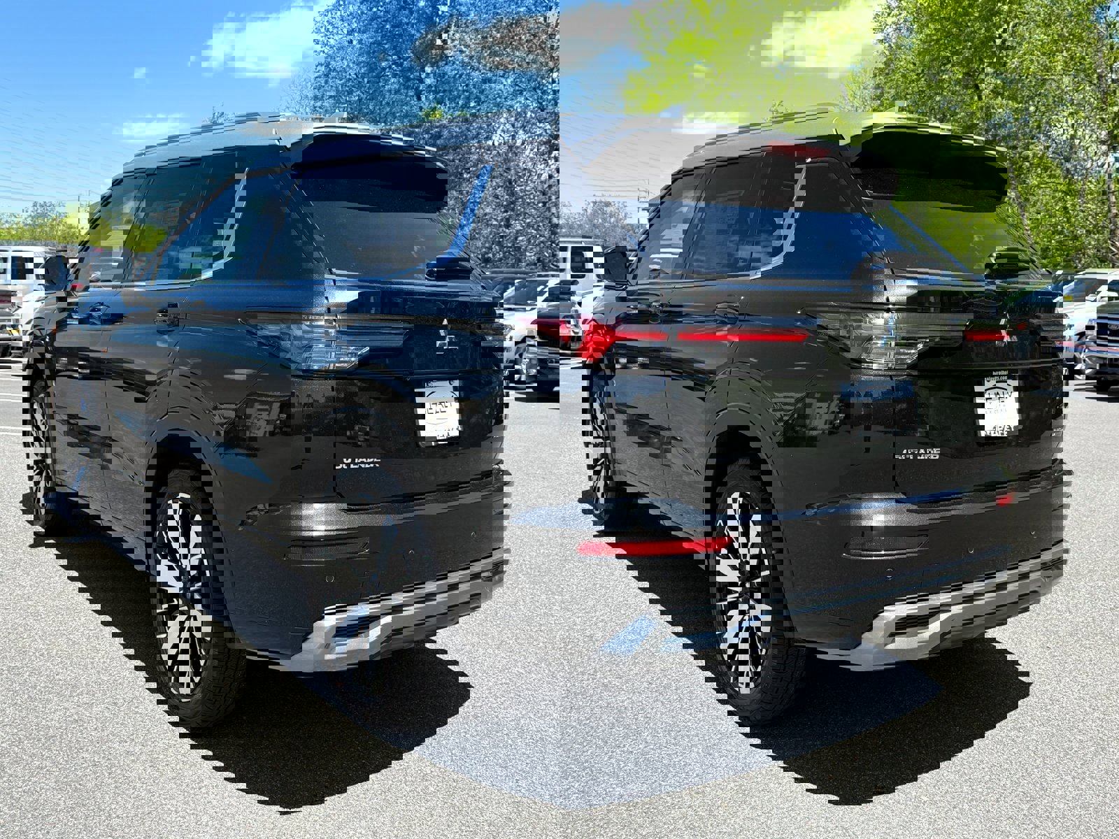 New 2025 Mitsubishi Outlander AWD image 2