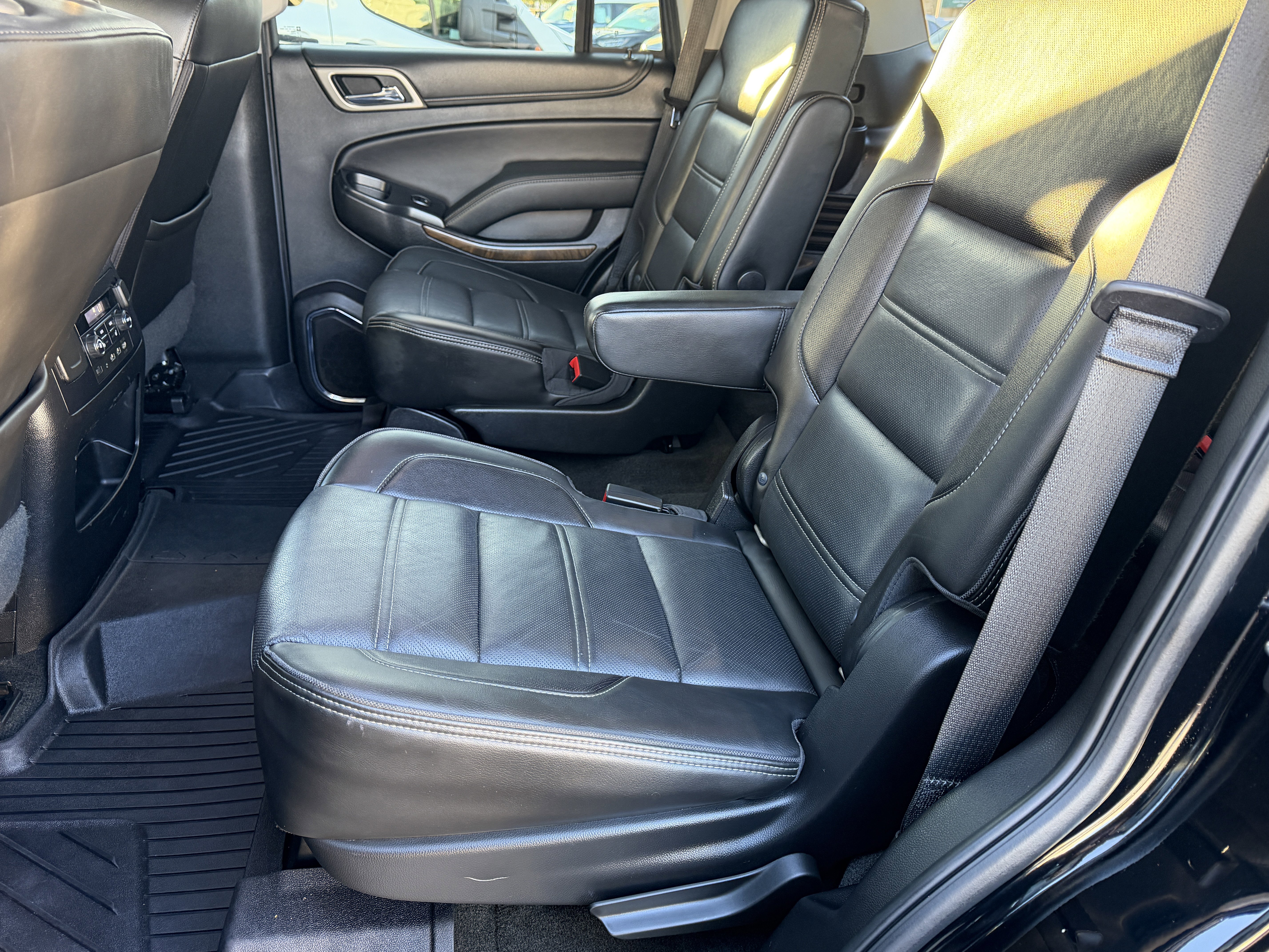 Used 2018 GMC Yukon Denali w/ Denali Ultimate Package image 16