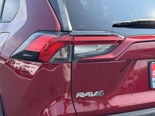 Used 2020 Toyota RAV4 XLE Premium AWD/4WD image 9