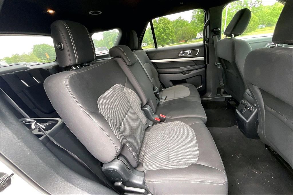 Used 2018 Ford Explorer XLT FWD image 25