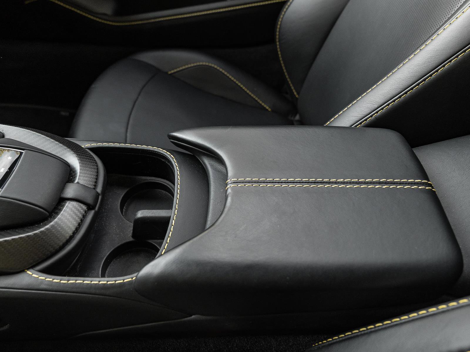 Used 2021 Aston Martin V8 Vantage Roadster image 38