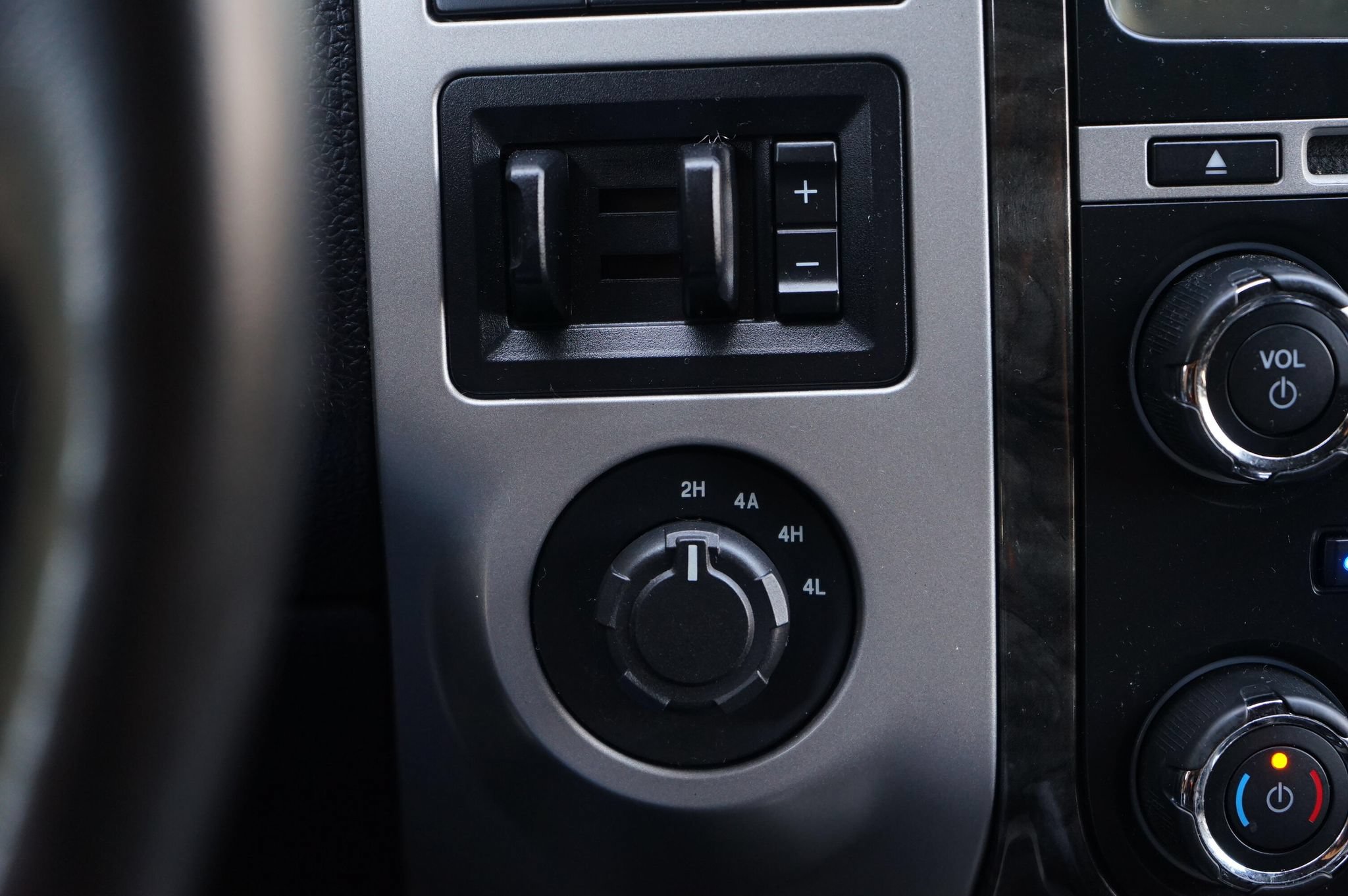Used 2016 Ford Expedition Limited AWD/4WD image 27