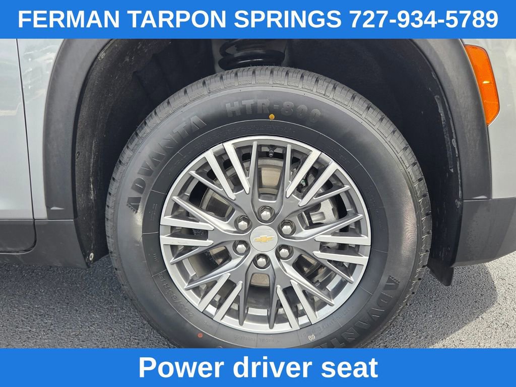 Used 2025 Chevrolet Traverse LT FWD image 13