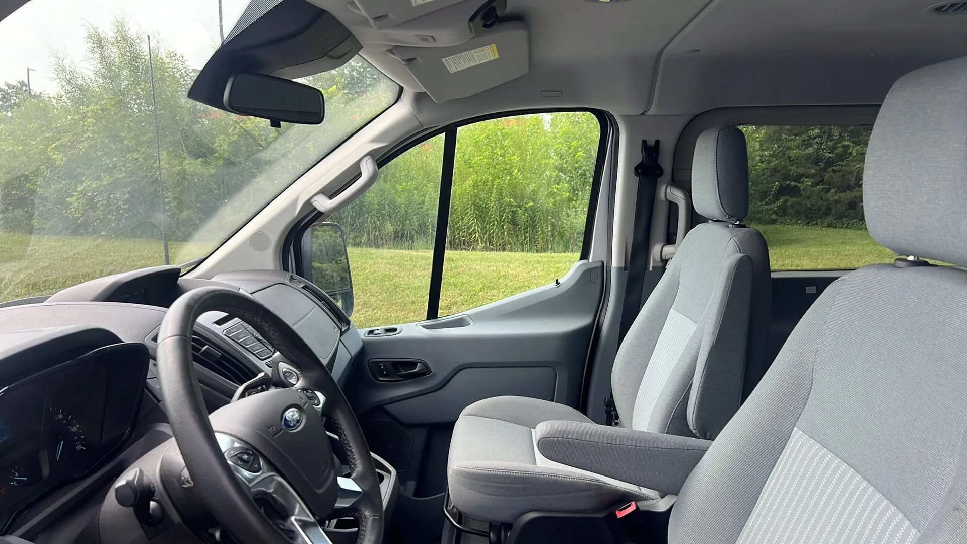 Used 2015 Ford Transit 150 XLT RWD image 9