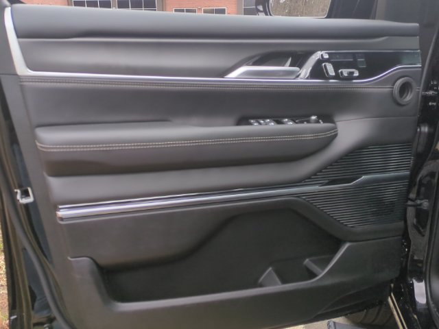 New 2026 Jeep Grand Wagoneer Summit AWD/4WD image 30