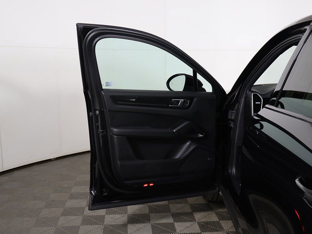 Used 2023 Porsche Cayenne Platinum Edition w/ Premium Package Plus image 22