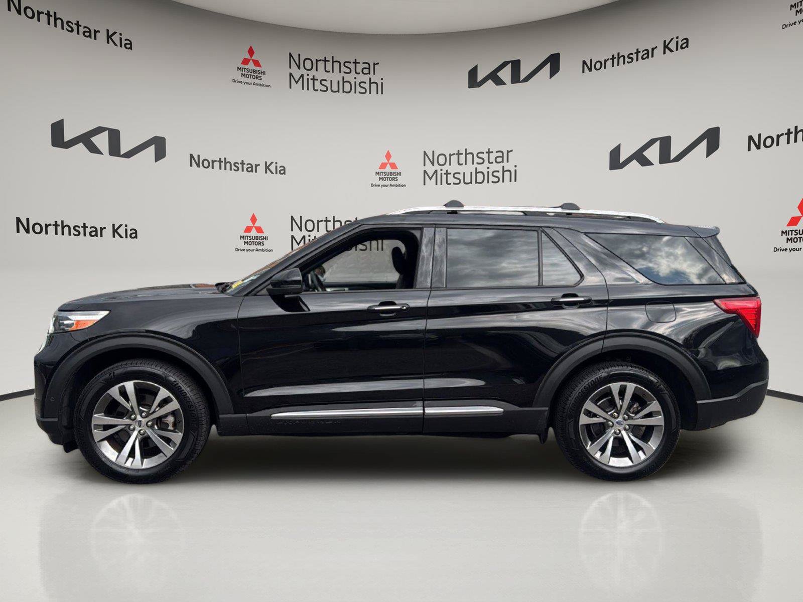 Used 2020 Ford Explorer Platinum w/ Premium Technology Package AWD/4WD image 2