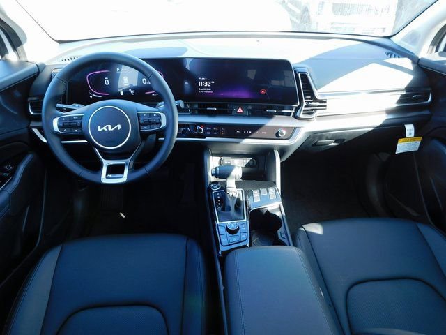 Used 2025 Kia Sportage EX image 16