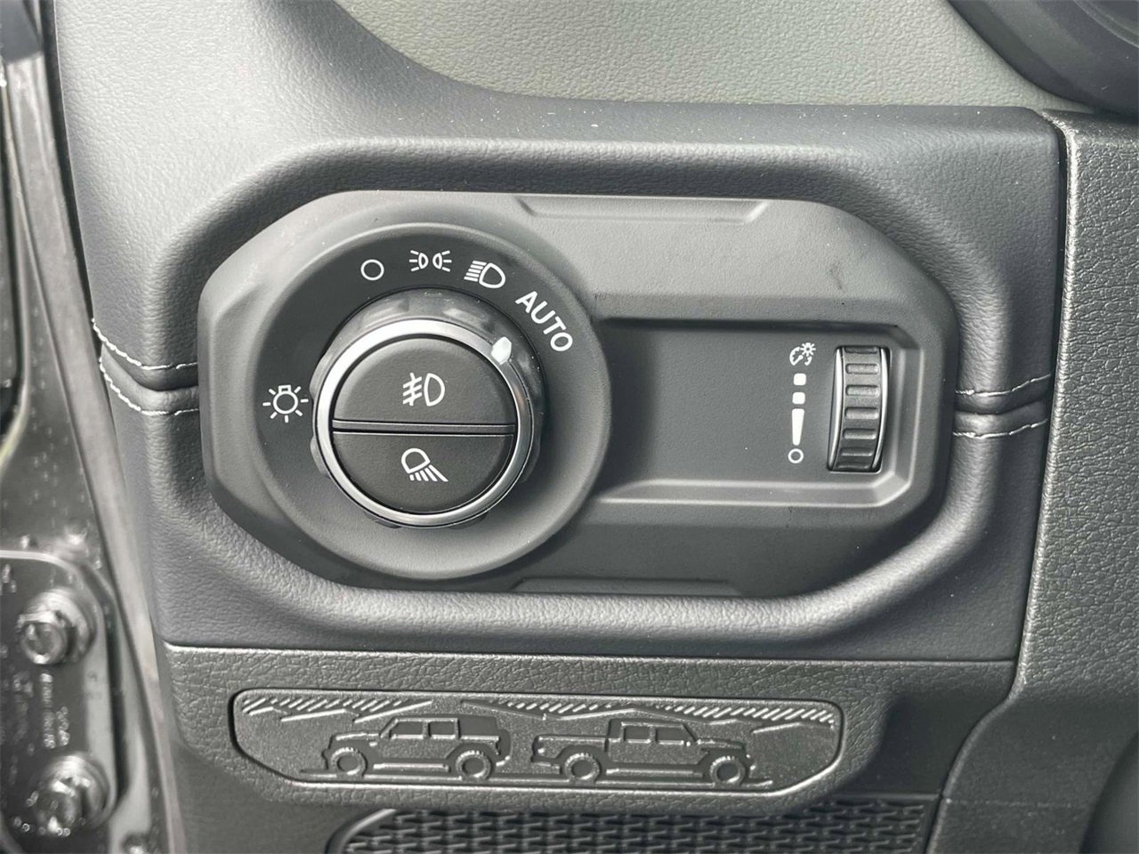 New 2025 Jeep Gladiator Mojave w/ Safety Group image 13