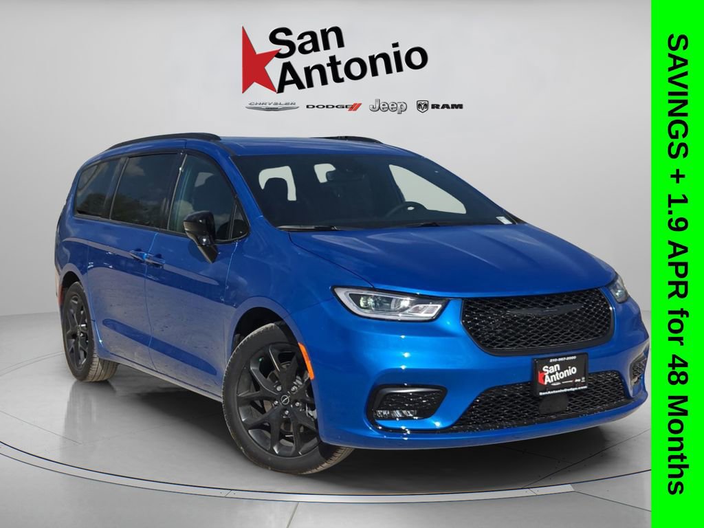 New 2026 Chrysler Pacifica Select
