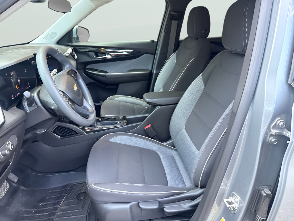 Used 2024 Chevrolet TrailBlazer LT AWD/4WD image 14