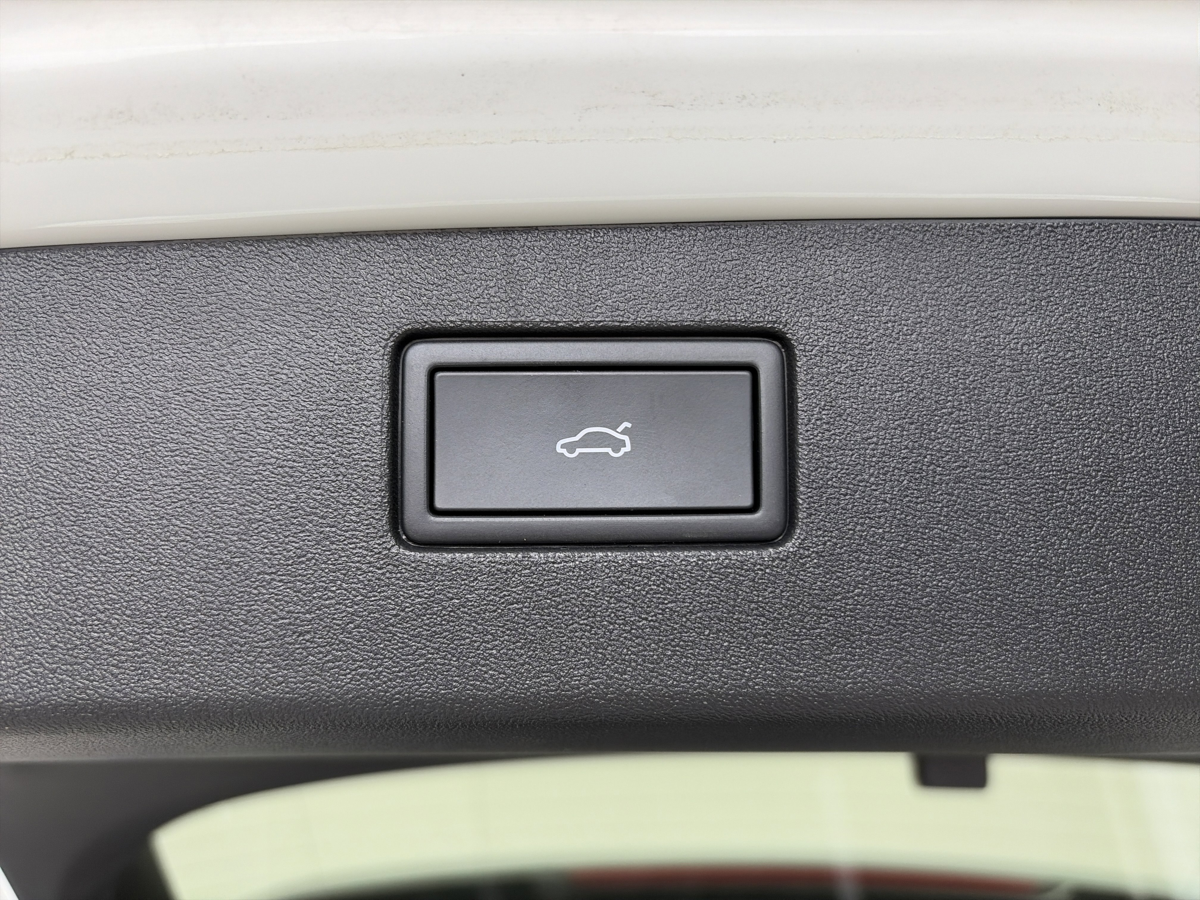 Used 2025 Volkswagen Tiguan SE w/ Panoramic Sunroof Package AWD/4WD image 17