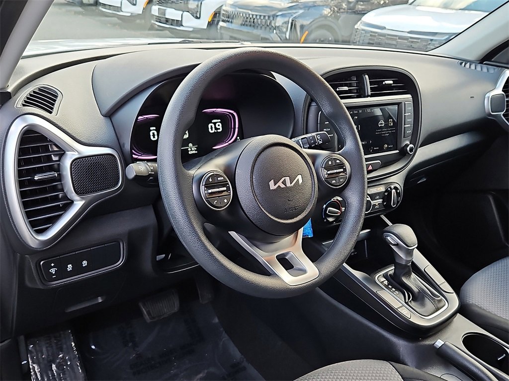 Certified 2025 Kia Soul LX w/ LX Technology Package image 25
