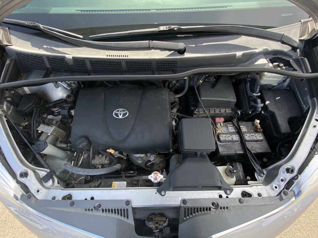 Certified 2018 Toyota Sienna XLE FWD image 26