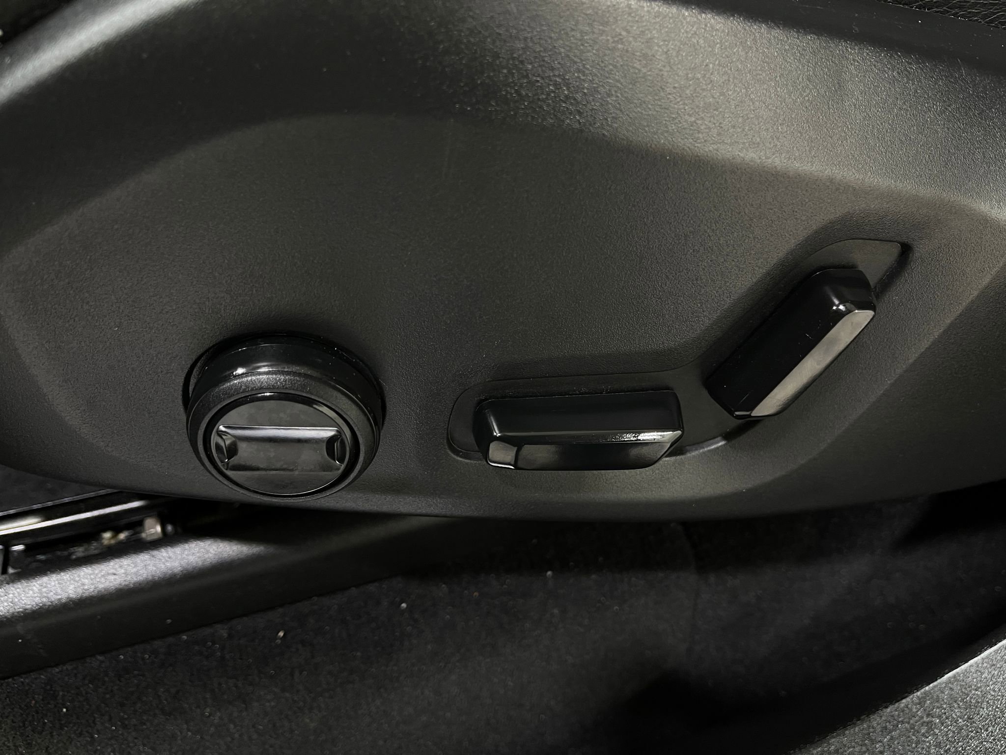 Used 2021 Volvo XC90 T6 Momentum w/ Advanced Package AWD/4WD image 17