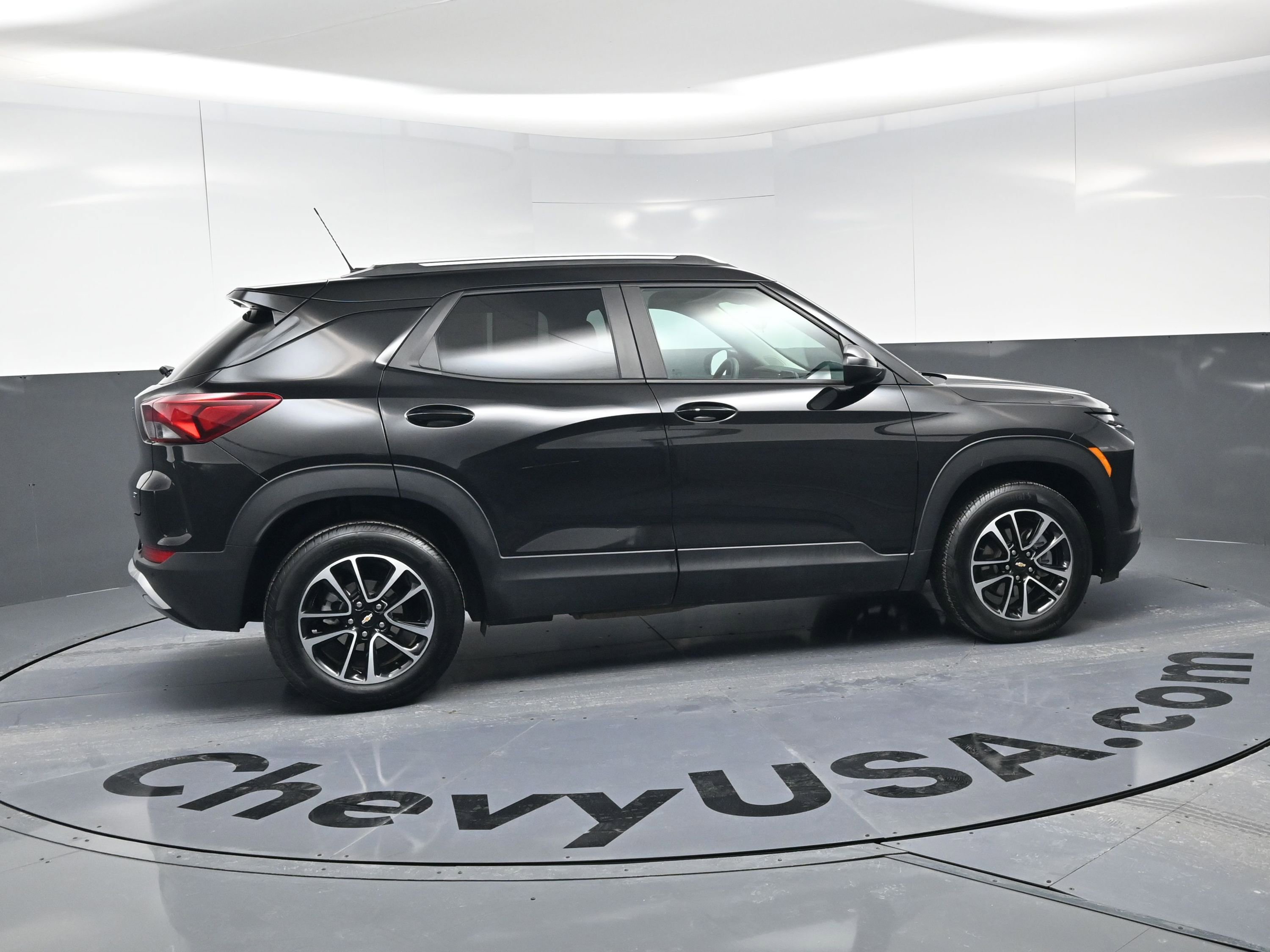 Certified 2025 Chevrolet TrailBlazer LT w/ Driver Confidence Package image 10