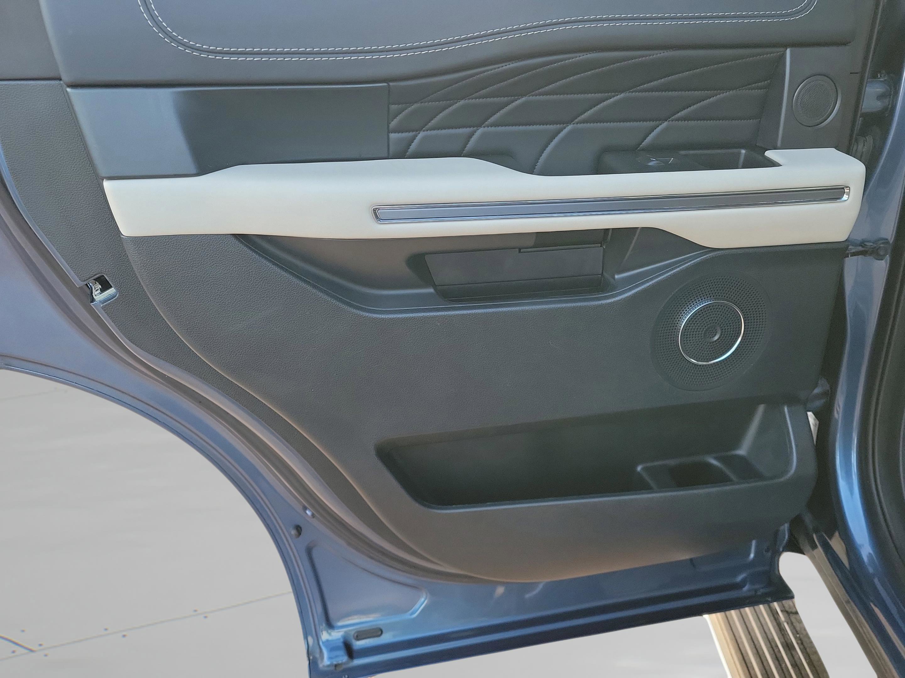 Used 2020 Ford Expedition Platinum image 13