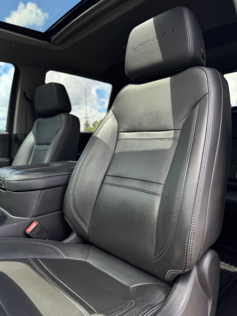 Used 2022 GMC Sierra 3500 Denali w/ Denali Black Diamond Edition AWD/4WD image 33