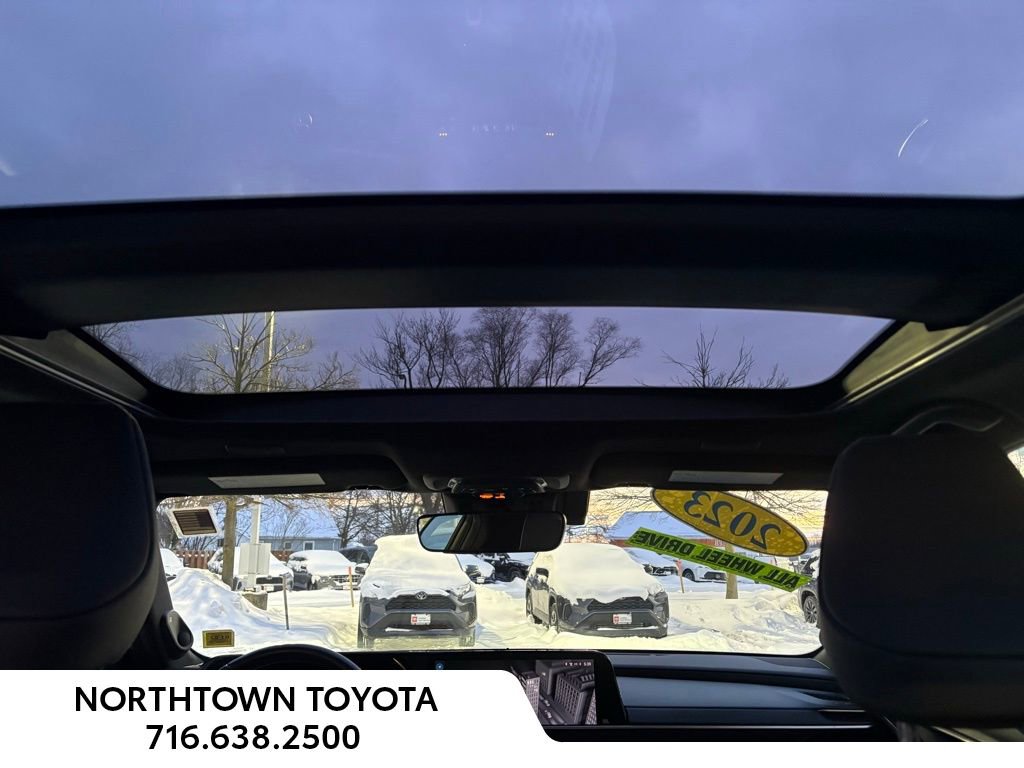 Used 2023 Toyota Crown Limited image 21