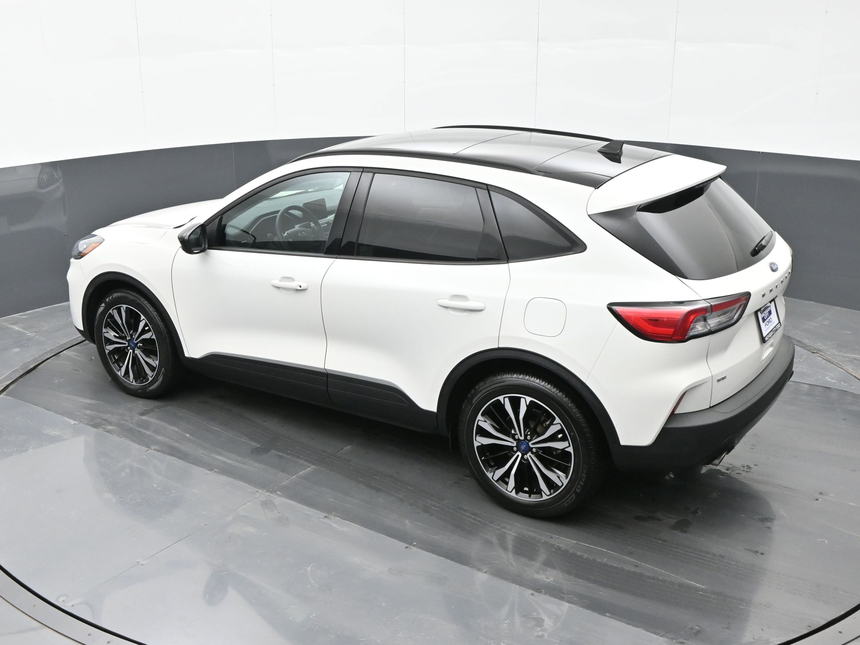 Used 2022 Ford Escape SE w/ SE Sport Appearance Package image 38