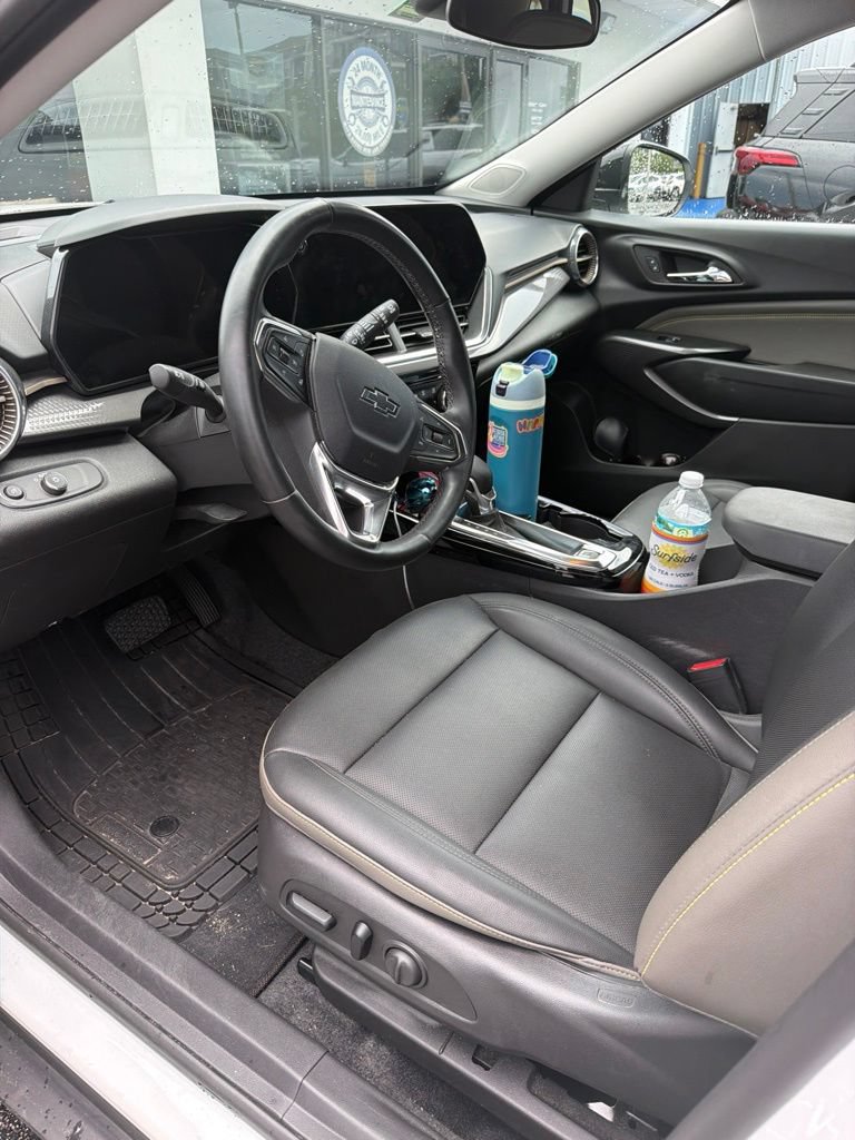 Used 2024 Chevrolet Trax ACTIV w/ Driver Confidence Package FWD image 3