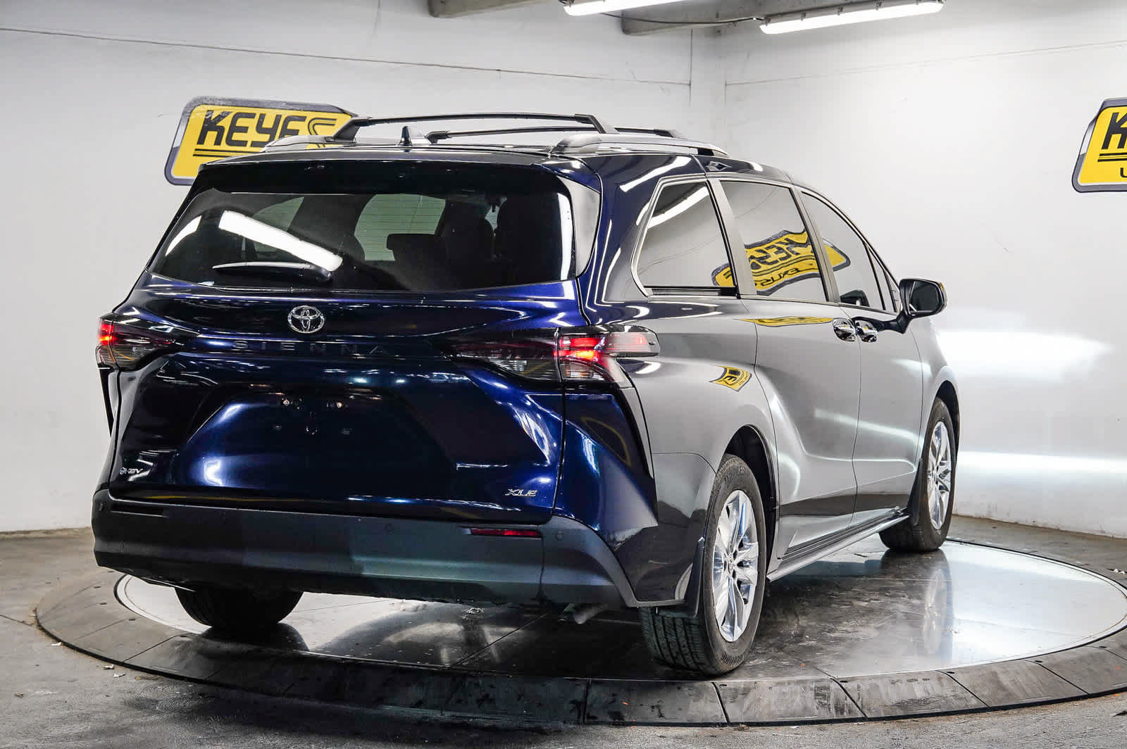 Used 2026 Toyota Sienna XLE FWD image 4