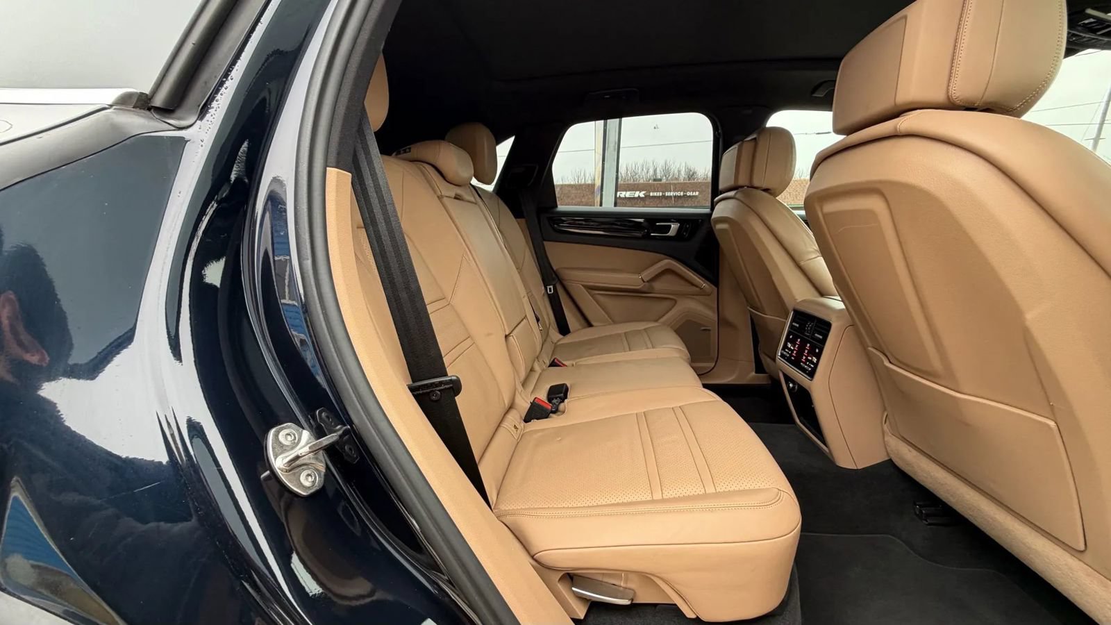 Used 2019 Porsche Cayenne S w/ Premium Plus Package AWD/4WD image 19