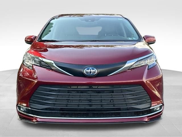 Used 2022 Toyota Sienna XLE w/ XLE Plus Package AWD/4WD image 9