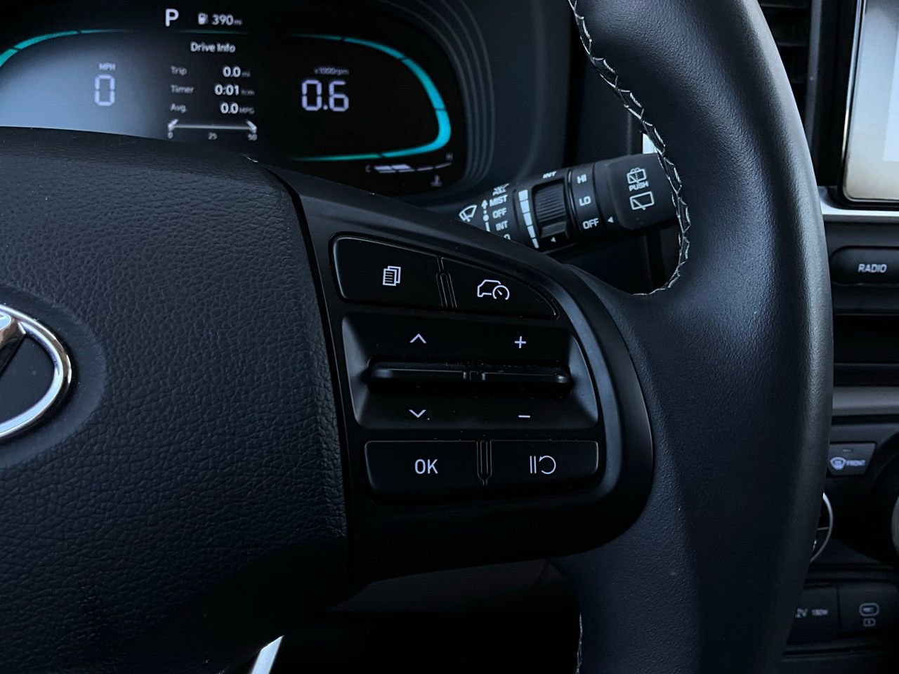 Used 2025 Hyundai Venue SEL image 35