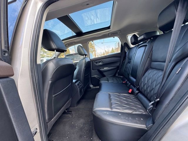 Used 2021 Nissan Rogue Platinum image 14