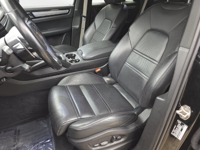 Used 2023 Porsche Cayenne Platinum Edition AWD/4WD image 15