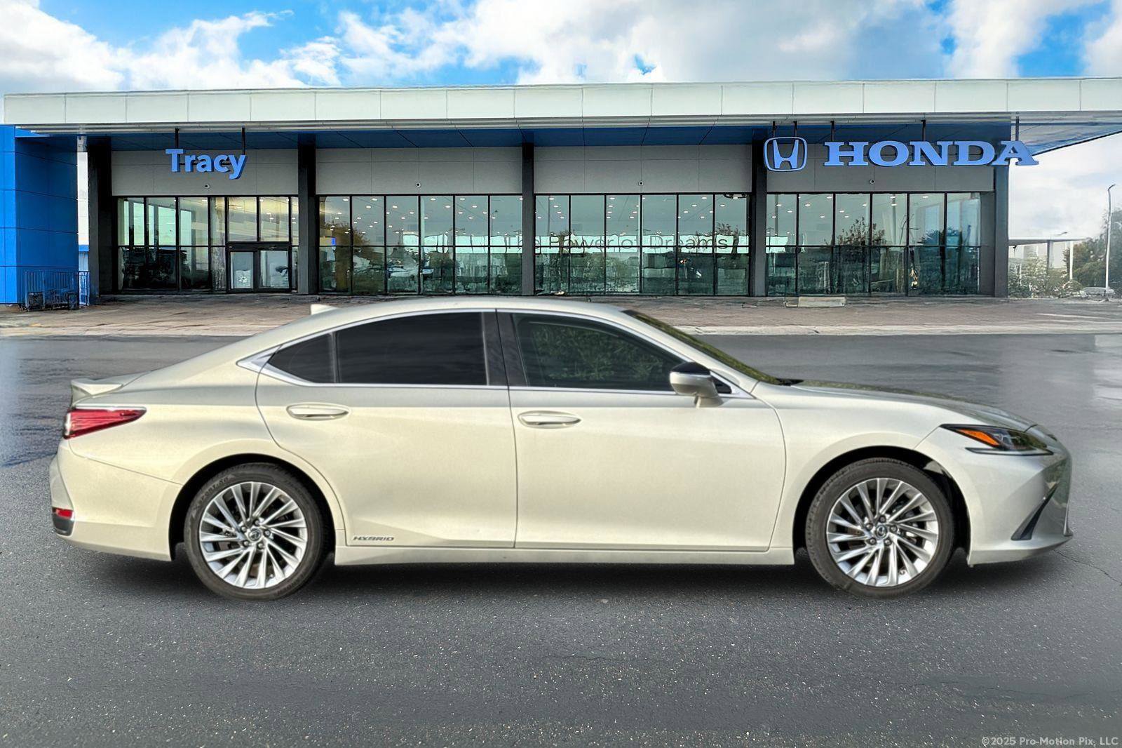 Used 2021 Lexus ES 300h w/ Accessory Package 2 image 3