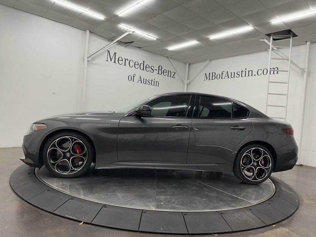 Used 2022 Alfa Romeo Giulia Veloce RWD image 4