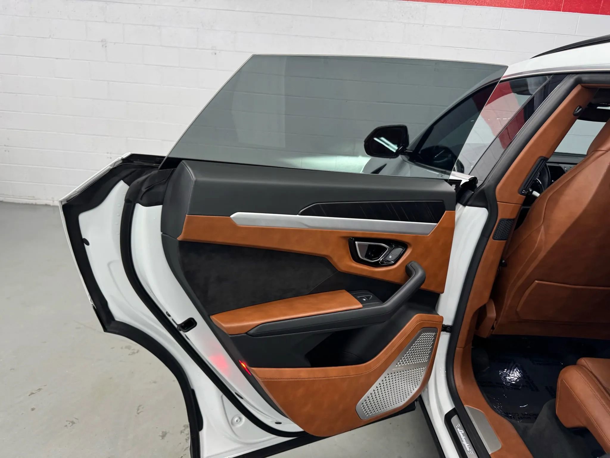 Used 2021 Lamborghini Urus image 27