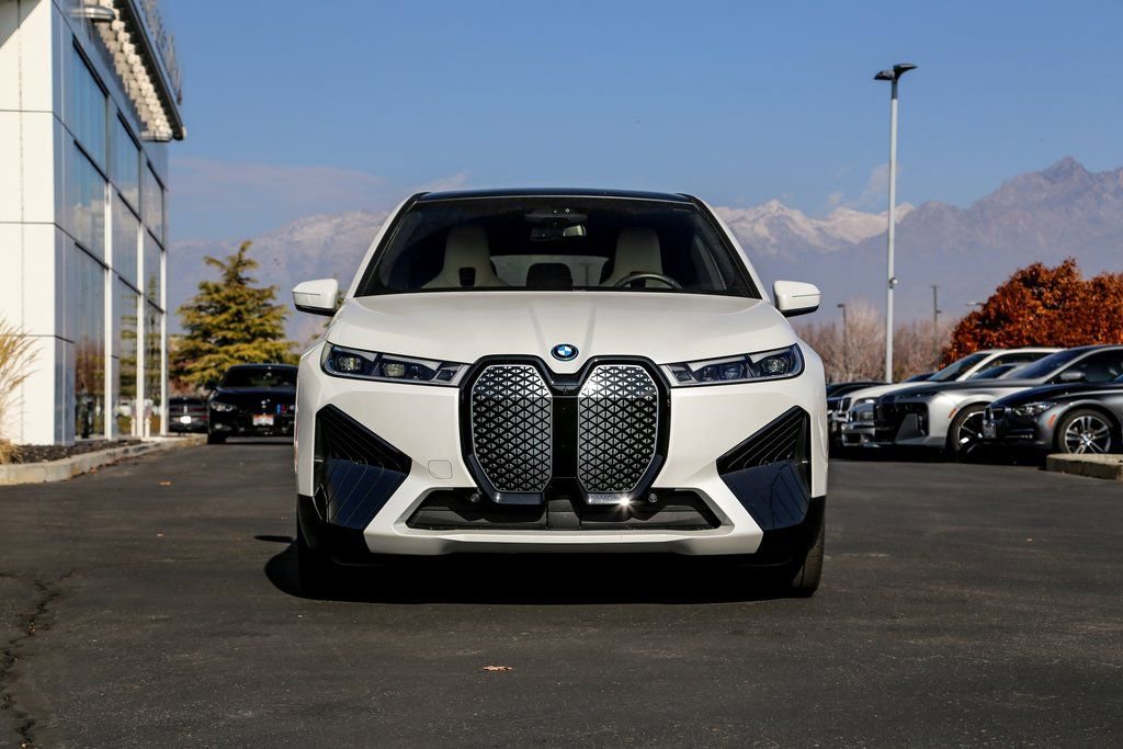 Used 2025 BMW iX xDrive50 w/ Premium Package image 8
