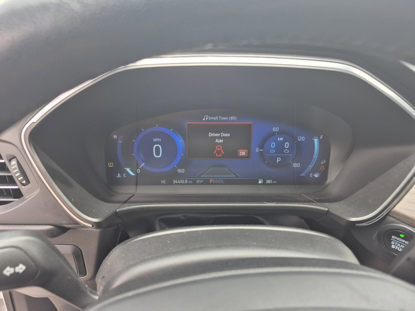 Used 2020 Ford Escape Titanium w/ Titanium Premium Package 2.0 AWD/4WD image 10