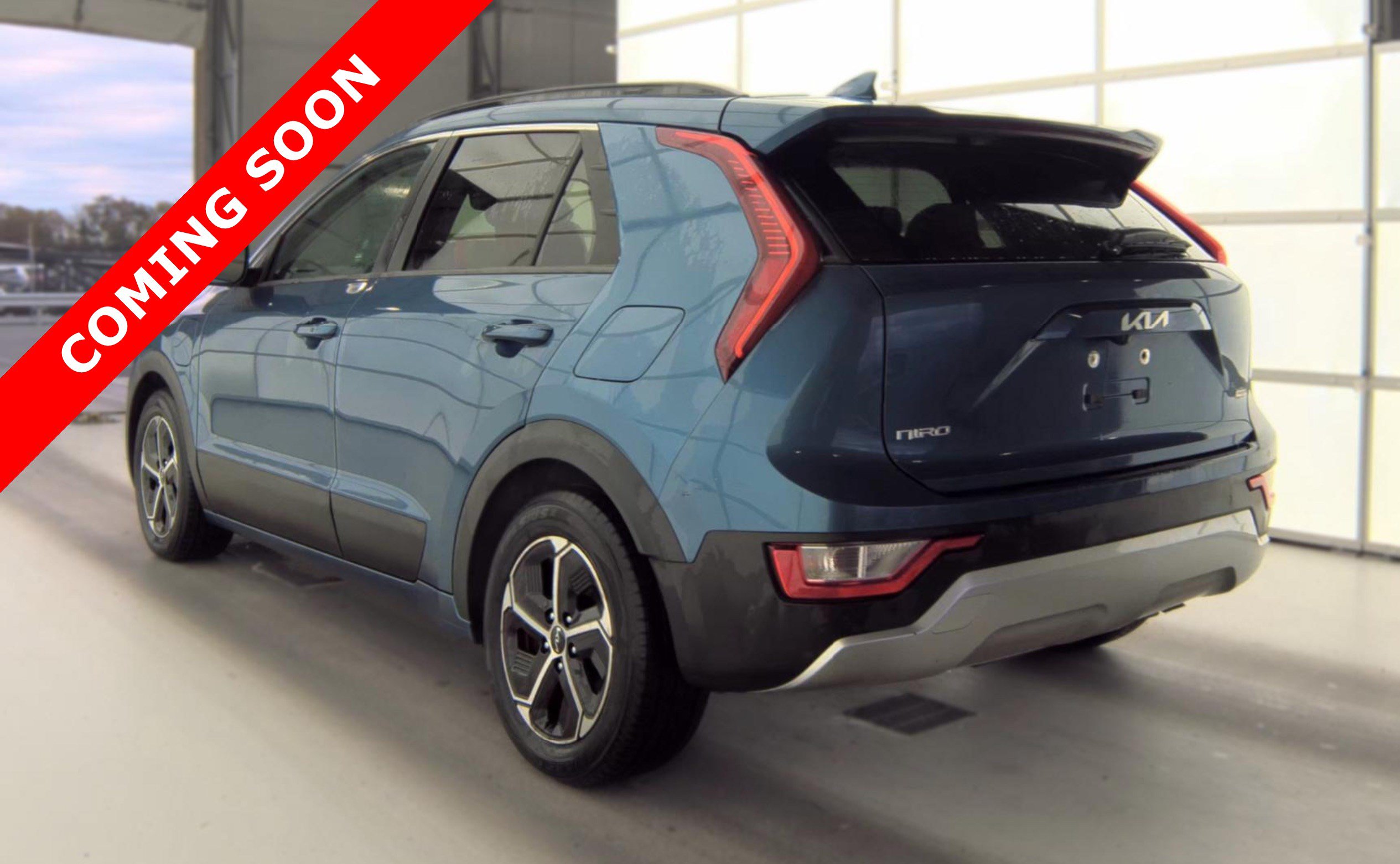 Used 2023 Kia Niro EX w/ EX Cold Weather Package FWD image 4