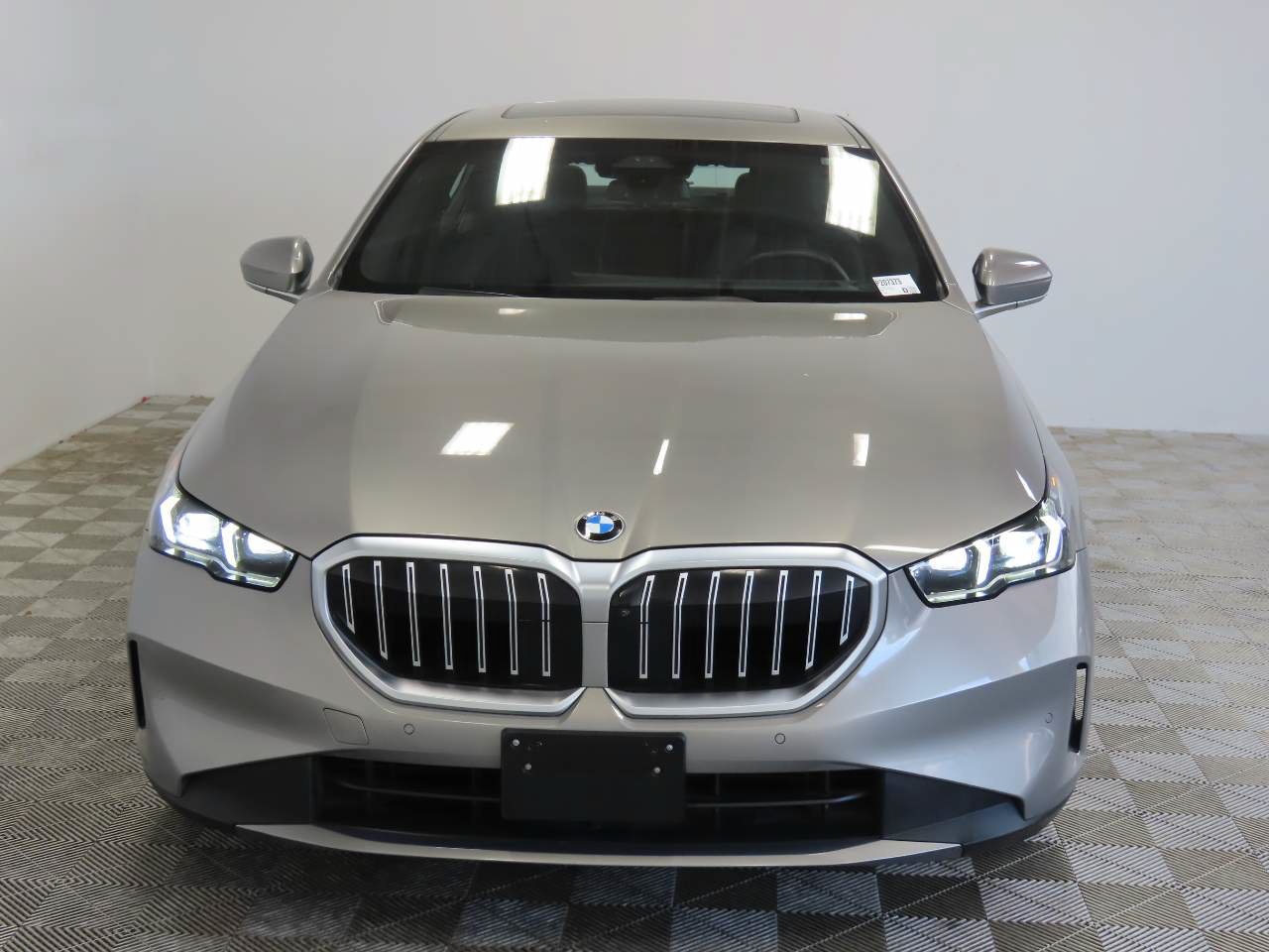 Used 2024 BMW 530i xDrive AWD/4WD image 2
