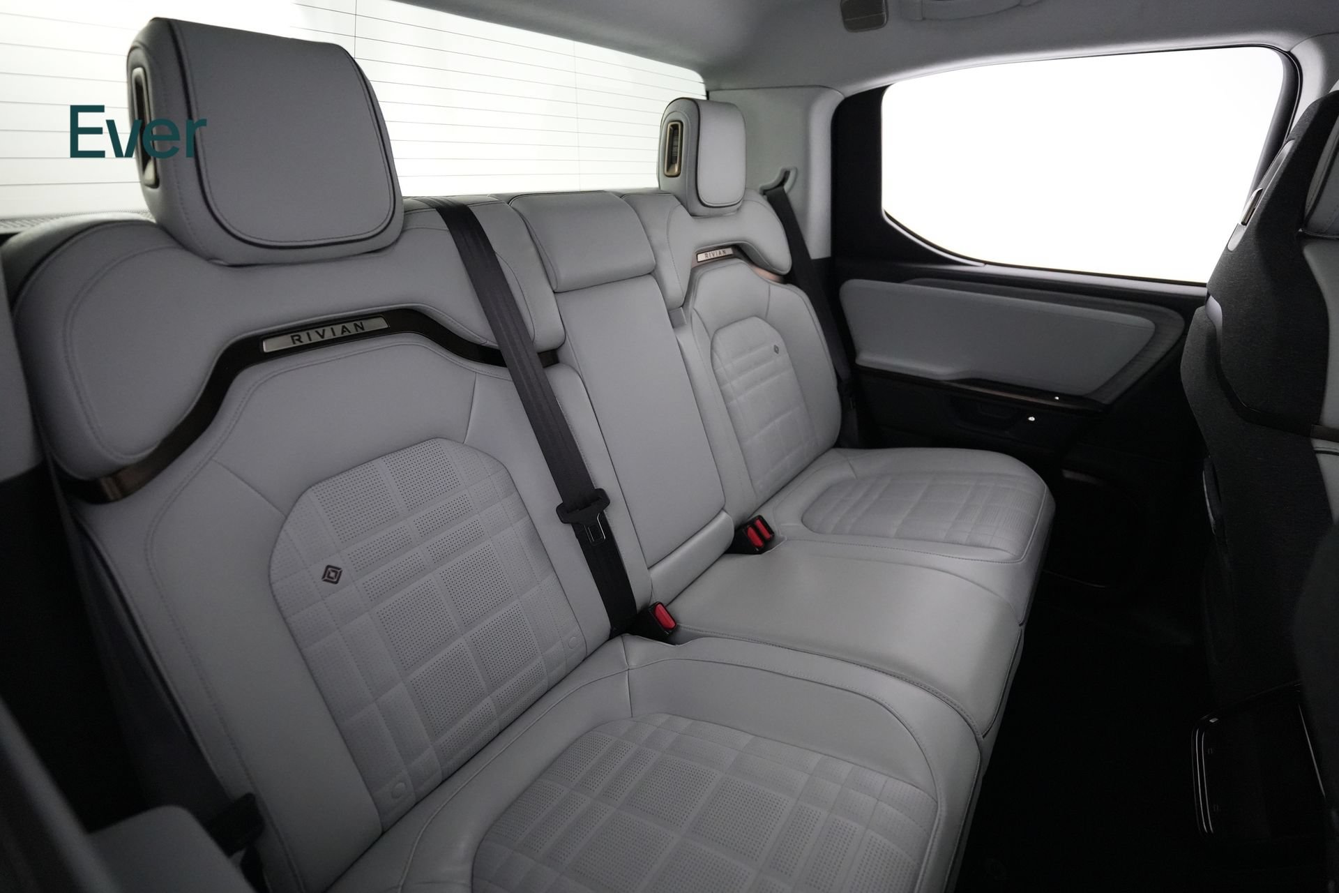 Used 2025 Rivian R1T Premium Tri AWD/4WD image 5