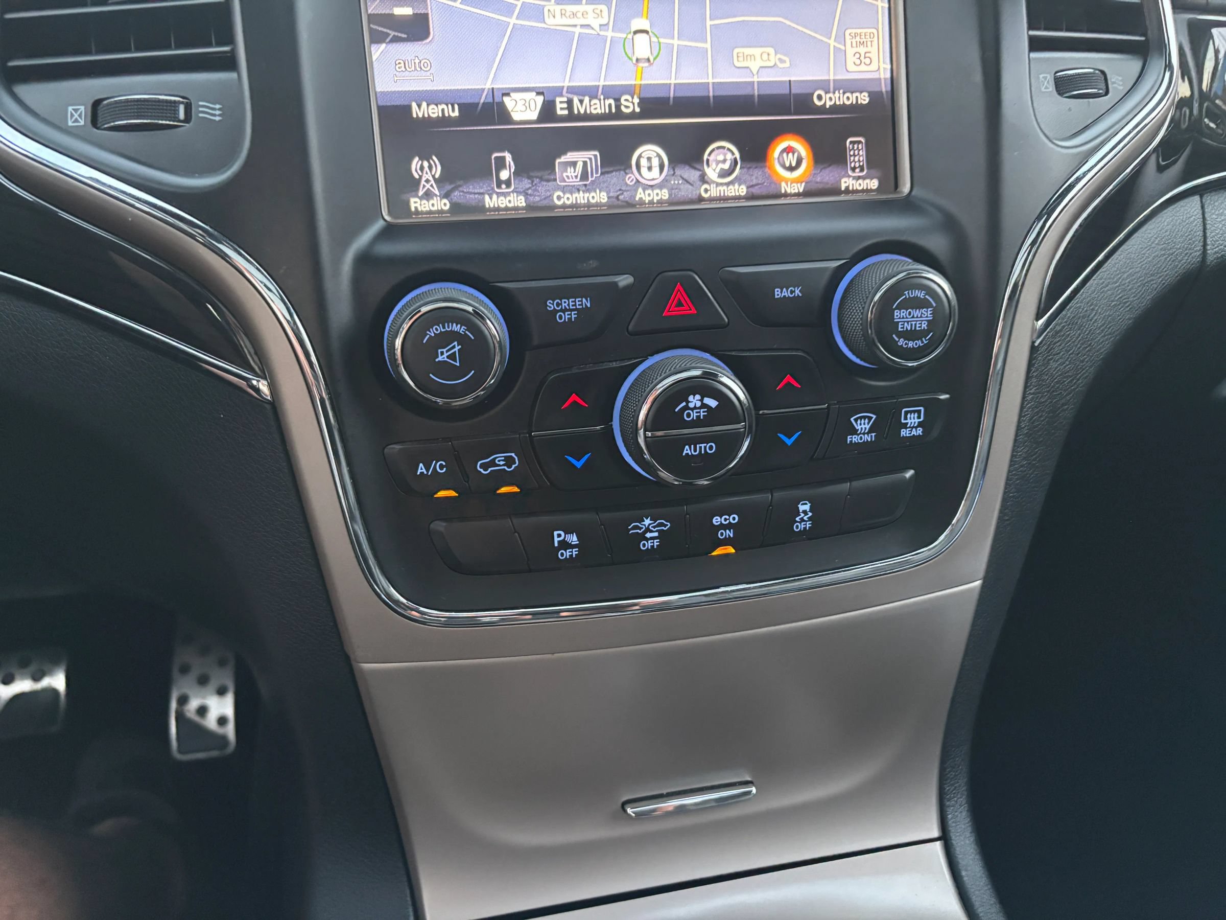 Used 2014 Jeep Grand Cherokee Overland AWD/4WD image 24