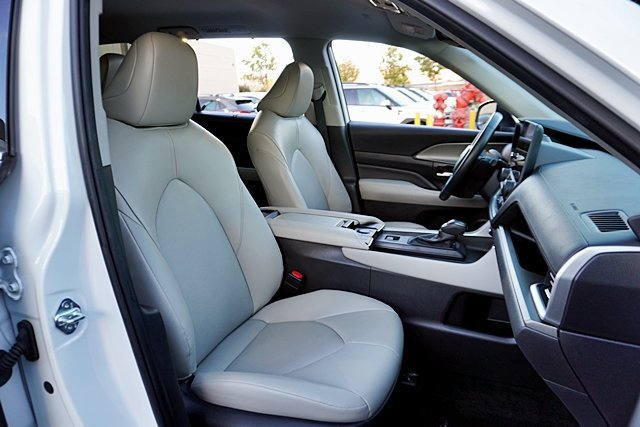 Used 2025 Toyota Grand Highlander FWD image 18